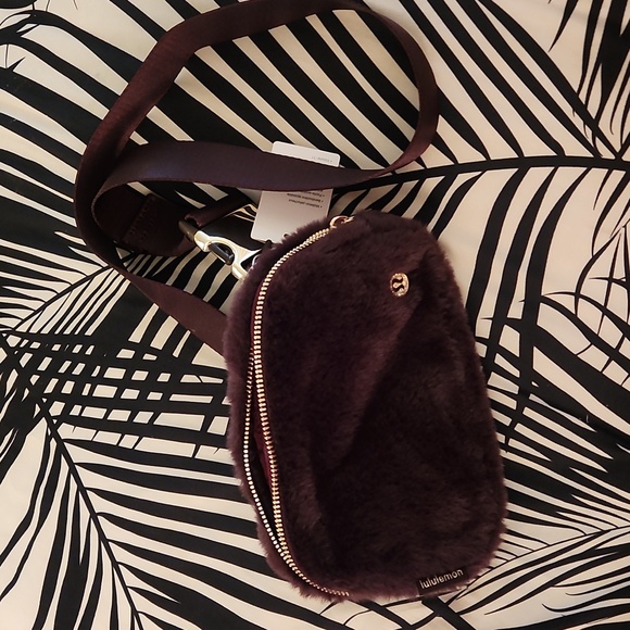 Everwhere Belt Bag 1L - Picture 6 of 11